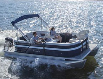 Couple on Crest Pontoon Boat Rental